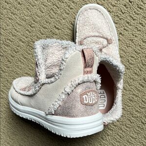 Hey Dude Women’s Cream and Pink Metallic Booties